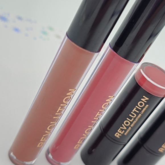 Makeup Revolution Cupid & Adore Lipstick & Lipgloss Set - Picture 4 of 5